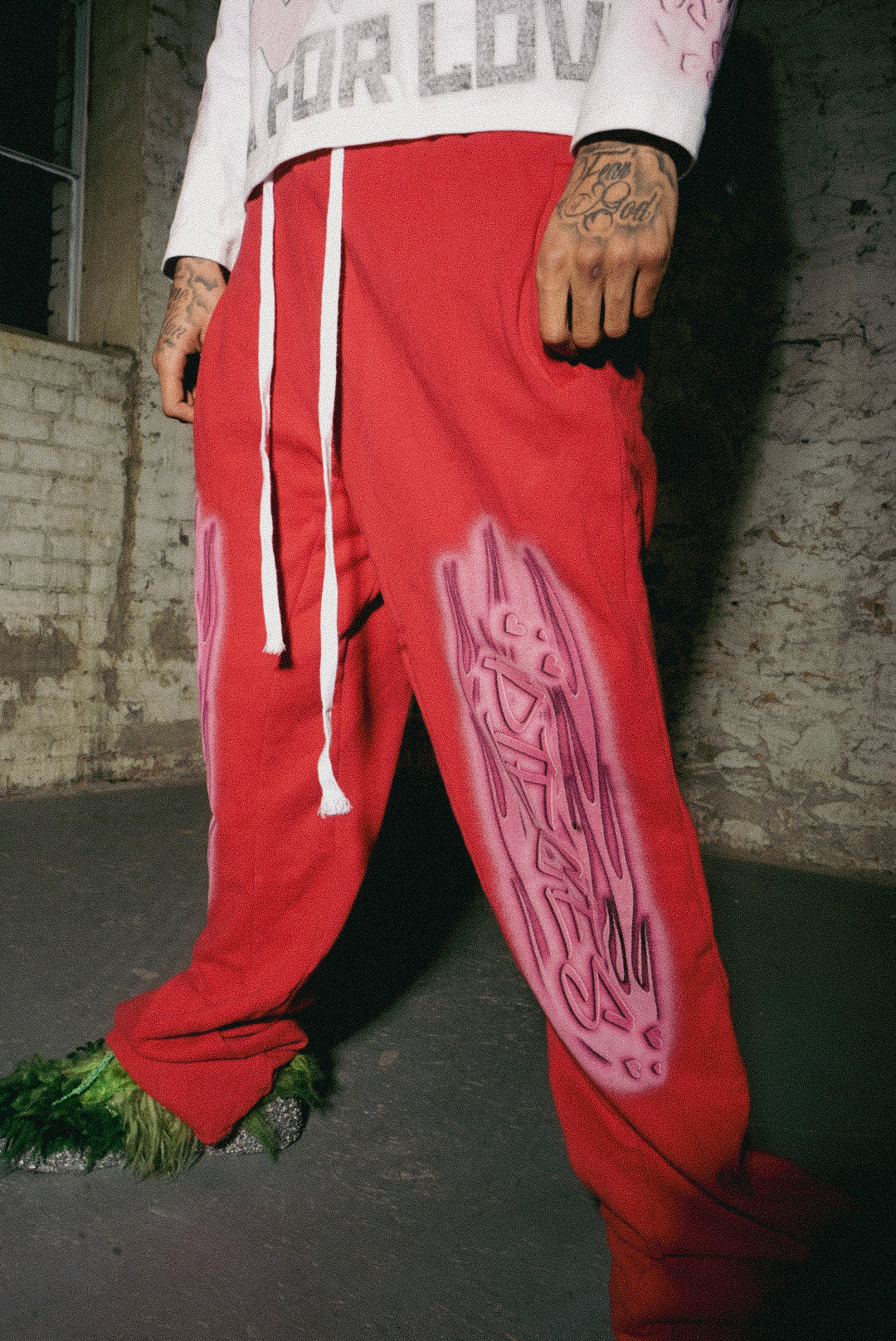 LOVE SLEEVES SWEATS